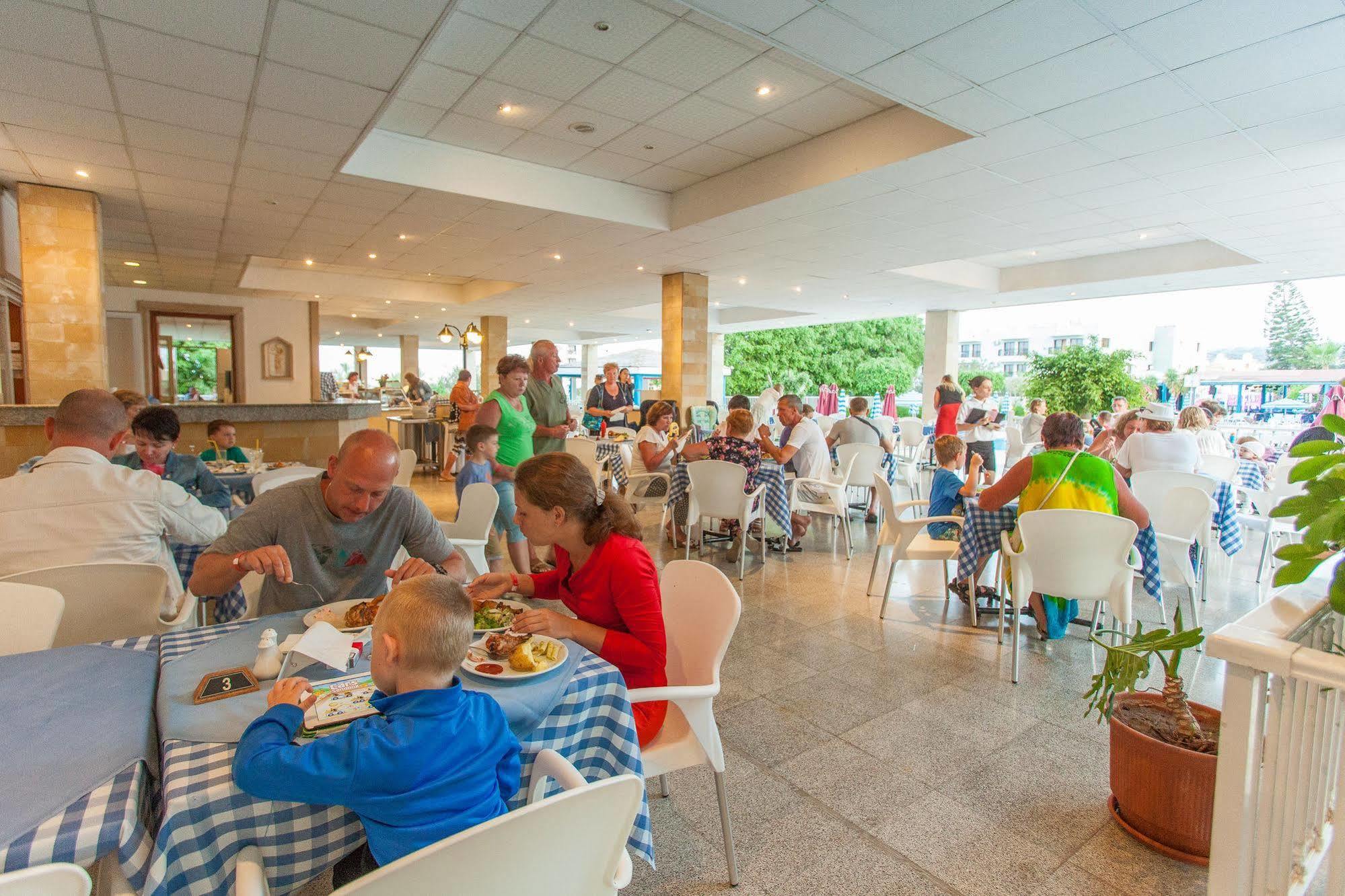 Crown Resorts Elamaris Protaras Exterior foto
